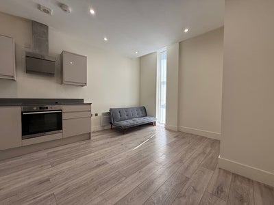 1 Bedroom Flat to rent in Slough Main Photo