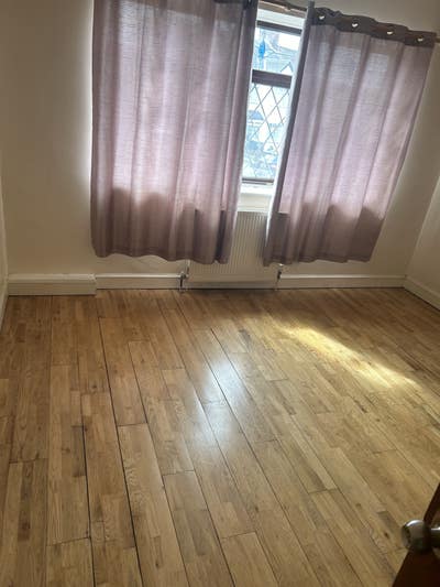 Double room in mitcham Main Photo