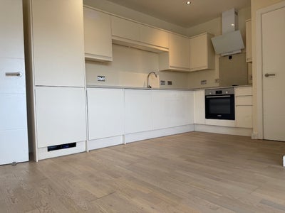 1 bedroom Apartment to Rent in Leatherhead Main Photo