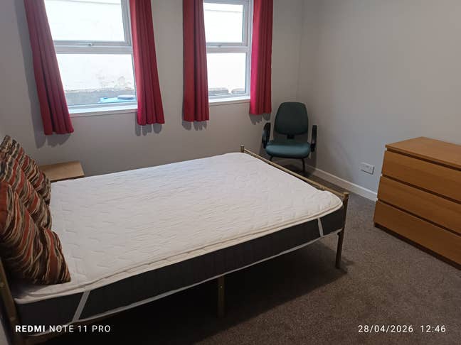 Spacious furnished double rooms. Bills included Main Photo