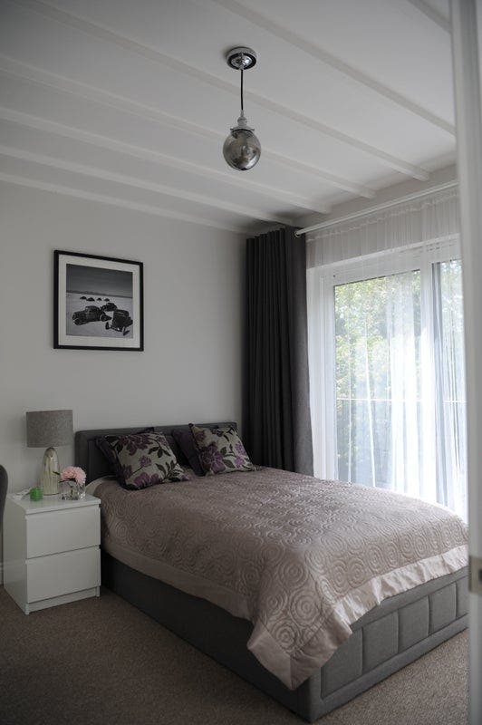 Brand new en-suite rooms | Horsham town centre | g Main Photo