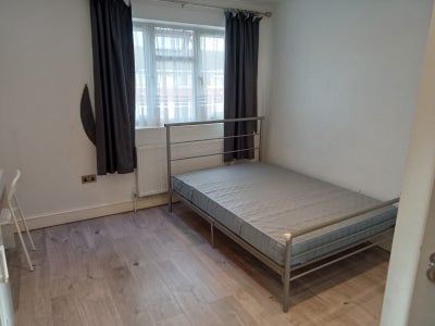 Lovely en-suite Room available near Upney station  Main Photo