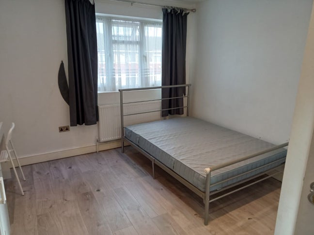 Lovely en-suite Room available near Upney station  Main Photo