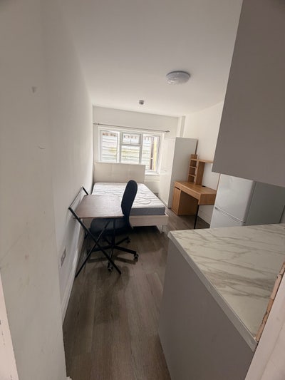Studio Flat Main Photo