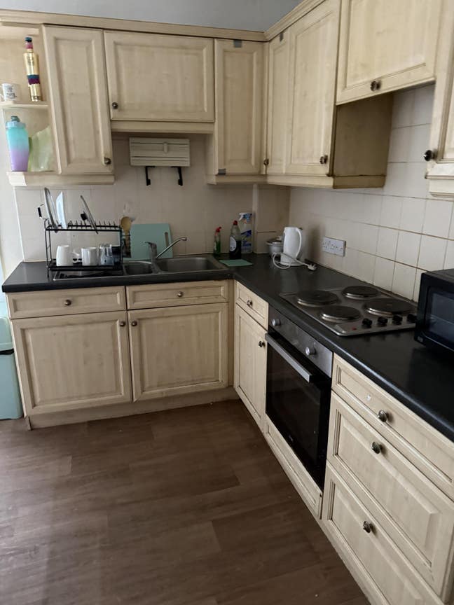 Single room in MITCHAM Main Photo