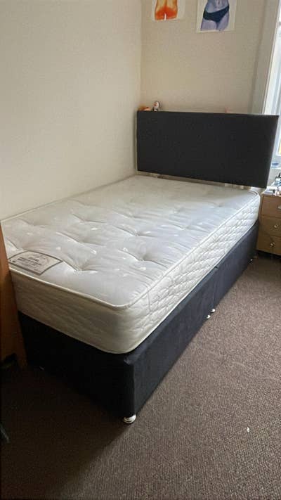 Great location room in 5 bed flat Main Photo