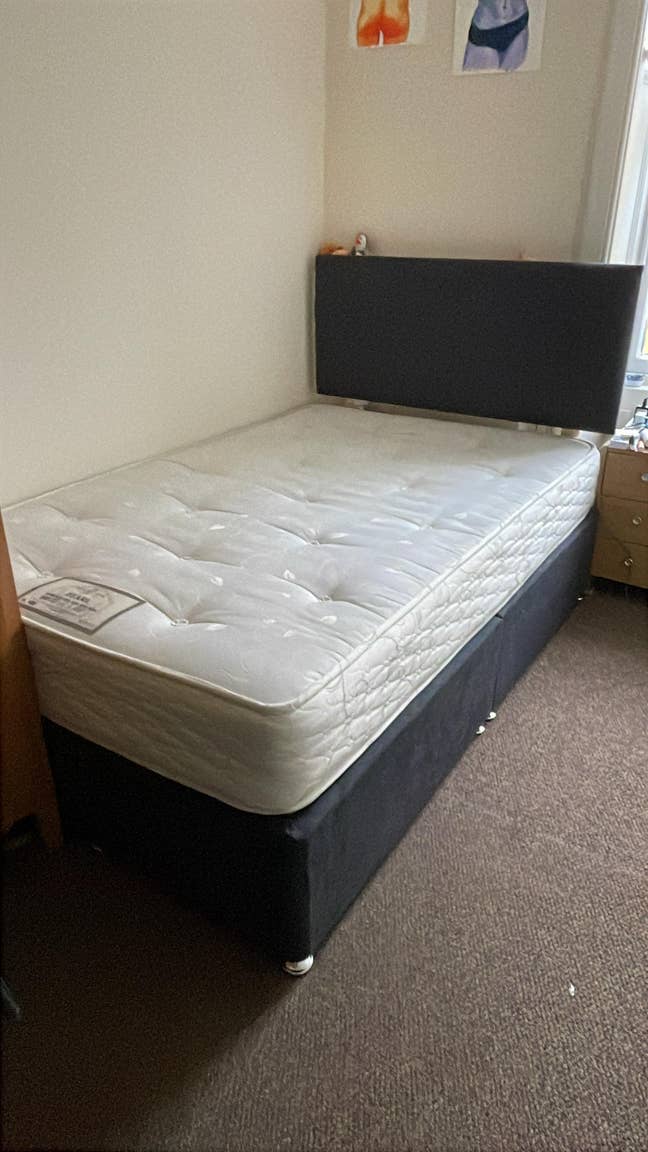 Great location room in 5 bed flat Main Photo