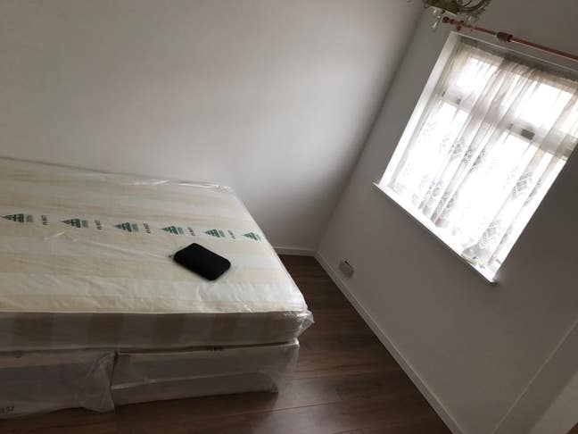 Large Double Room – Stylish Flat with Garden Main Photo