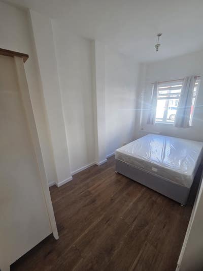 Large Double Room – Stylish Flat with Garden Main Photo
