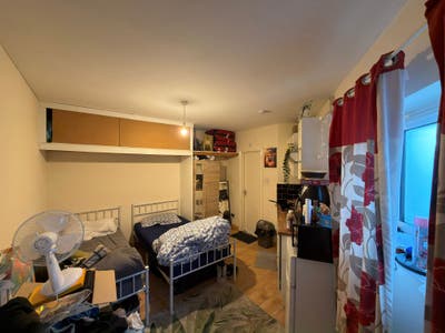 Shared room available  with attach  washroom   Main Photo