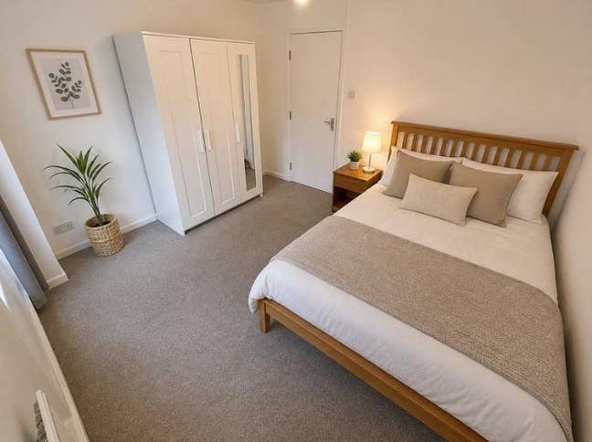 🌟 Cozy Double Room in Modern East London Flat |  Main Photo
