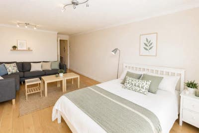 🔑 En-Suite & Double Room | Canada Water | 5 mins! Main Photo