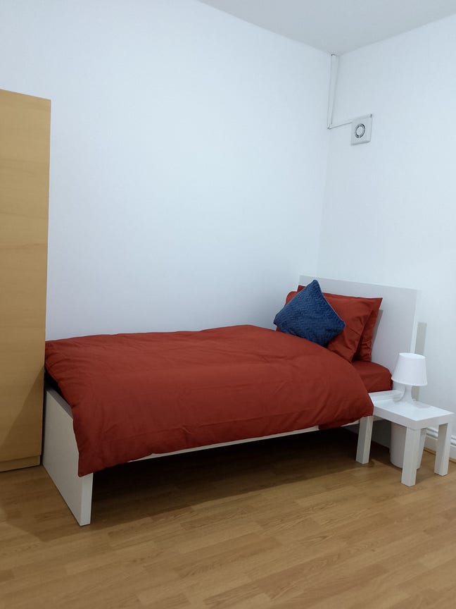 Bright 2 single rooms –Newham | Great Links Main Photo