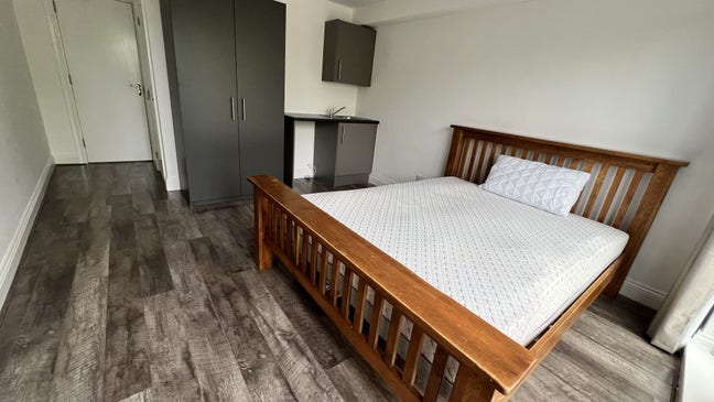 5 Rooms (all en-suite) available in a shared house Main Photo