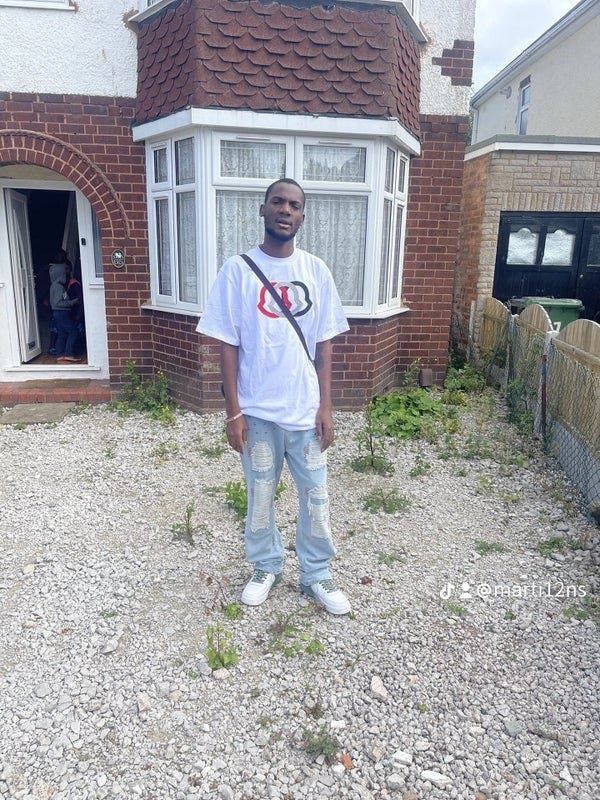 Professional Male seeks a double room Main Photo