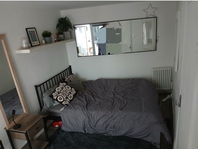 Clean double room in houseshare Main Photo