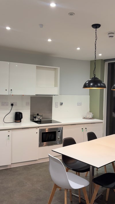 En-suite double room - females preferred Main Photo