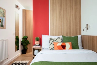 En-suite room with double bed (Student only) Main Photo
