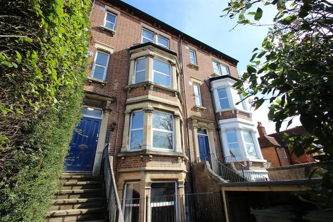 Double room available to rent on Iffley Road Main Photo