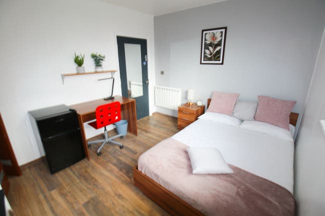 Fully furnished double room, All bills included Main Photo