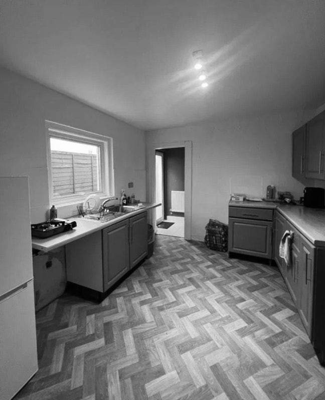 Lovely spacious double bedroom near city centre  Main Photo