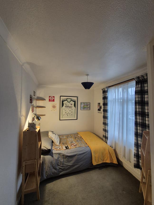 Double room to let in terraced house, Windsor Main Photo