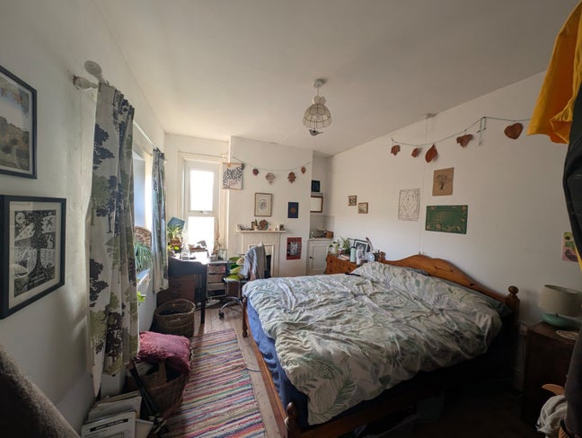 Double room in a land-based community in mid-Wales Main Photo