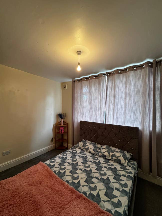 Room in a shared house  Main Photo