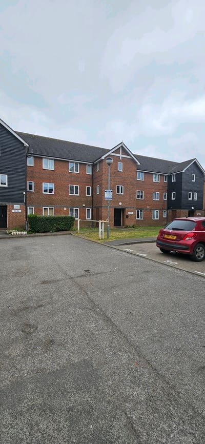 2 bedroom ground floor flat semi-furnish  Main Photo