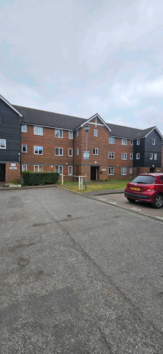 2 bedroom ground floor flat semi-furnish  Main Photo