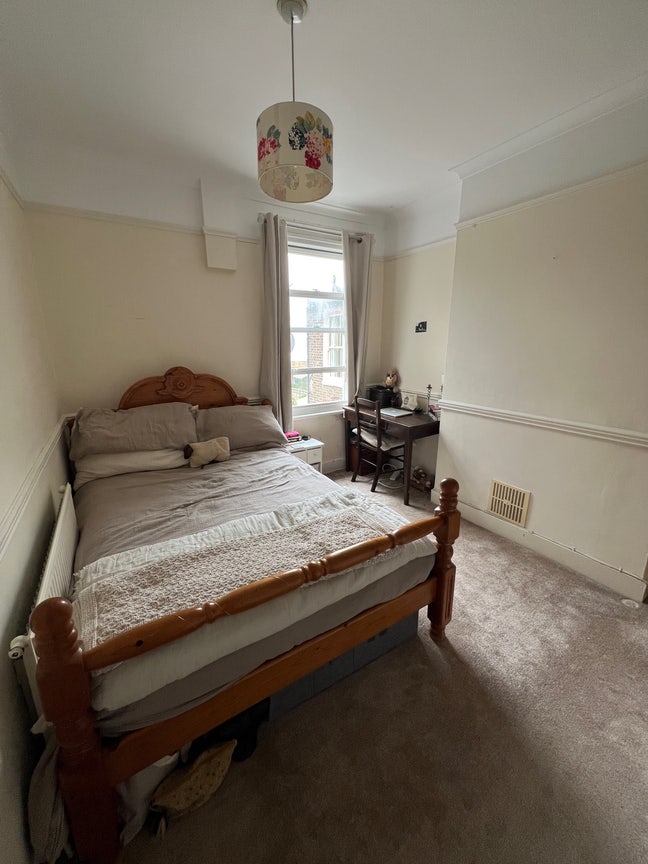Friendly Creative Roomie required! Main Photo