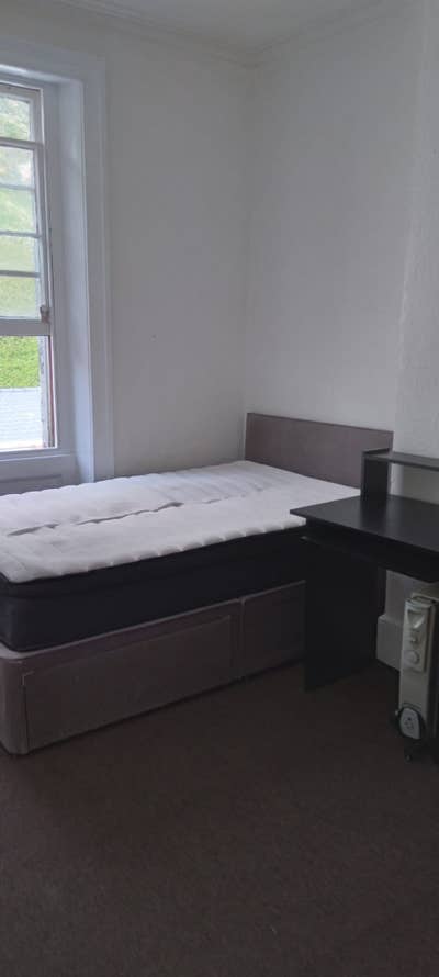 Large Room Dover seafront  Main Photo