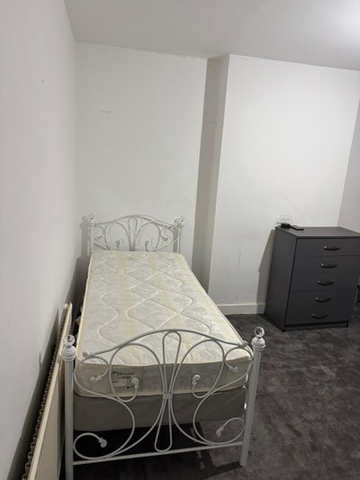 Shared room - 435 per month  Main Photo
