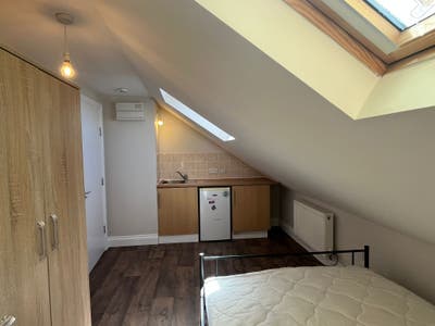 DSS - Studio Flat Available in Tottenham N17 Main Photo
