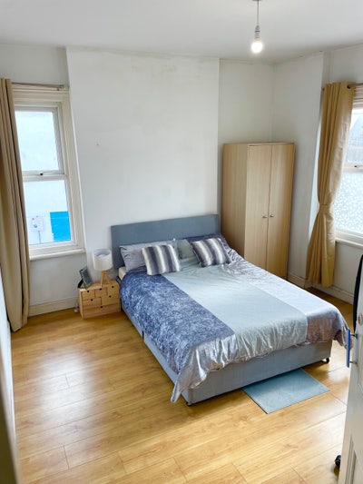 Large double room in nice quiet friendly flatshare Main Photo