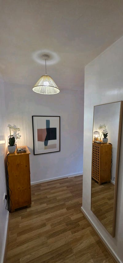  Whole Property, 2 Bedroom Flat, Balcony Main Photo