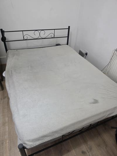 3 Sharing Room available at 400 pounds, East ham Main Photo