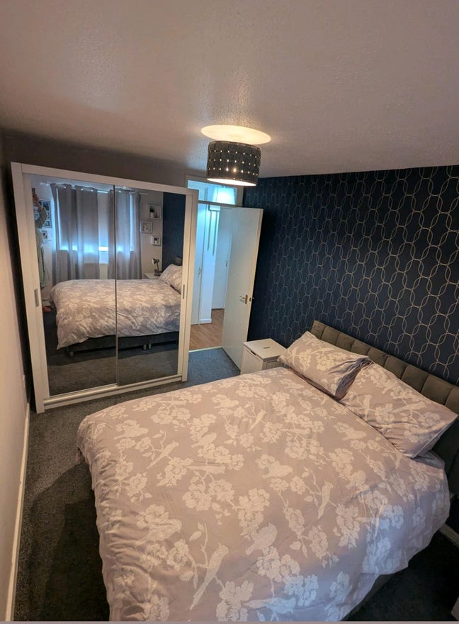 Calm Clear Double Room - new flatmate  Main Photo