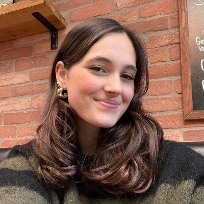 My name is Tessa, I am 22 years old and I com... Main Photo