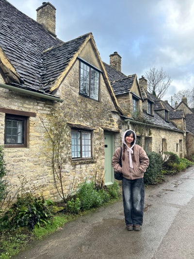 21 year old Female seeks a single or double room Main Photo