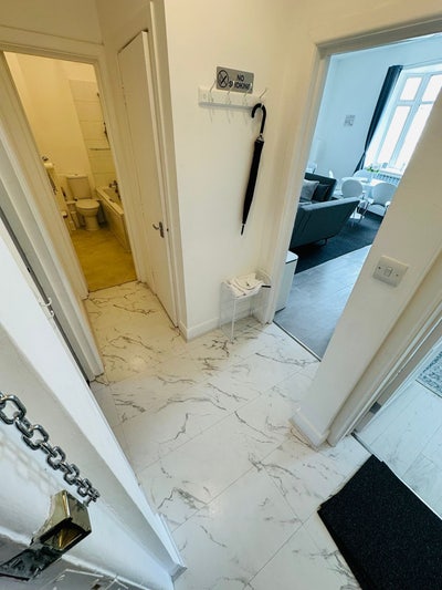 Spacious double room in newly renovated  Main Photo