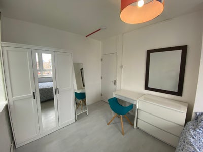 From 8.07! Big Double Room ! Perfect Location ! ! Main Photo