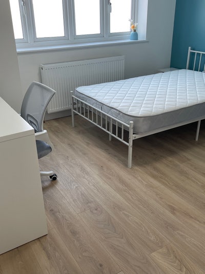 Newly refurbished Ensuite Double Room SM1 Main Photo