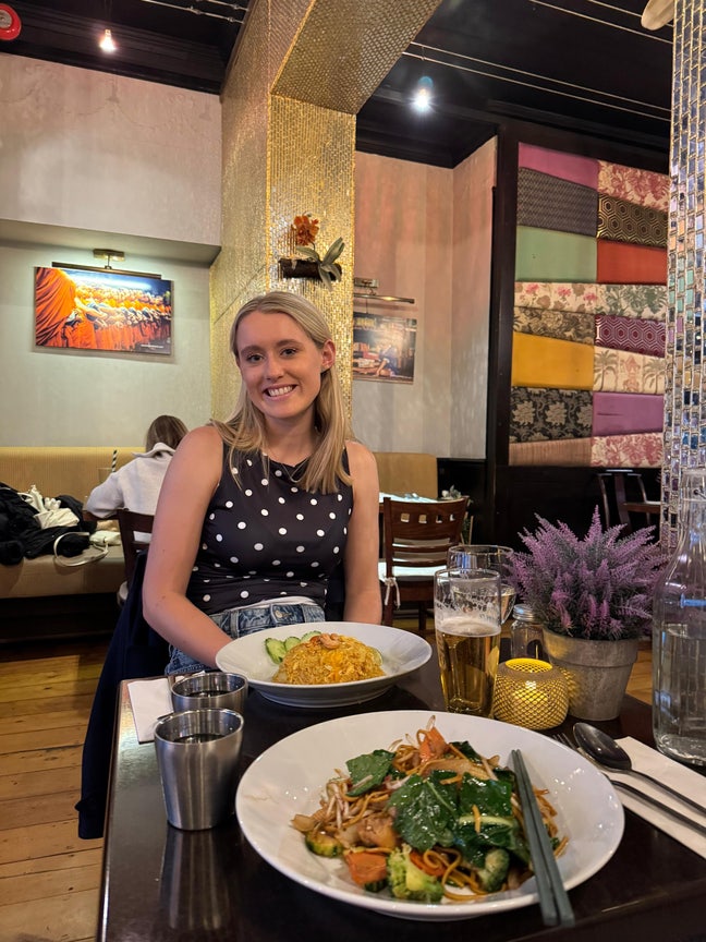 Professional Female seeks a single or double room Main Photo