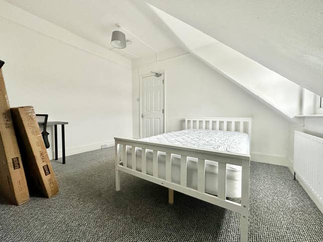 Stunning Double Room – All Bills Included Main Photo