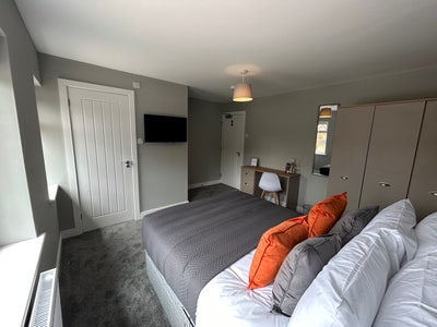 Beautiful Professional House Share  Main Photo