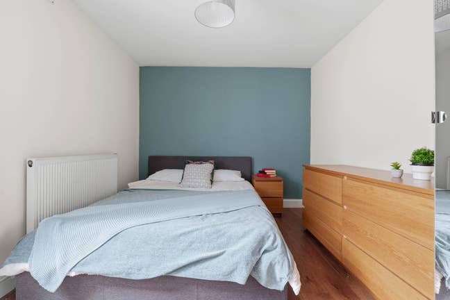 Double Room a Short Walk to Uhcw, Asda & Dhl Main Photo