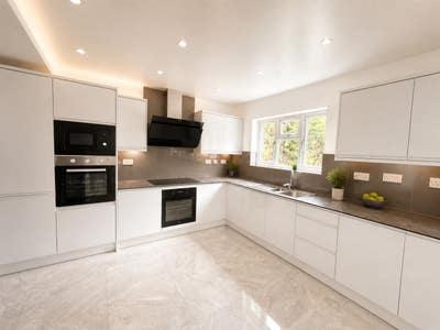 Bill Included, 6 Bedroom, 5 Bathroom House Main Photo