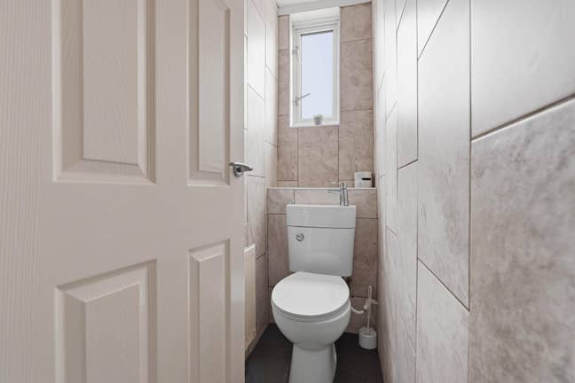 Double Room a Short Walk to Uhcw, Asda & Dhl Main Photo