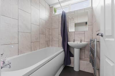 Double Room a Short Walk to Uhcw, Asda & Dhl Main Photo